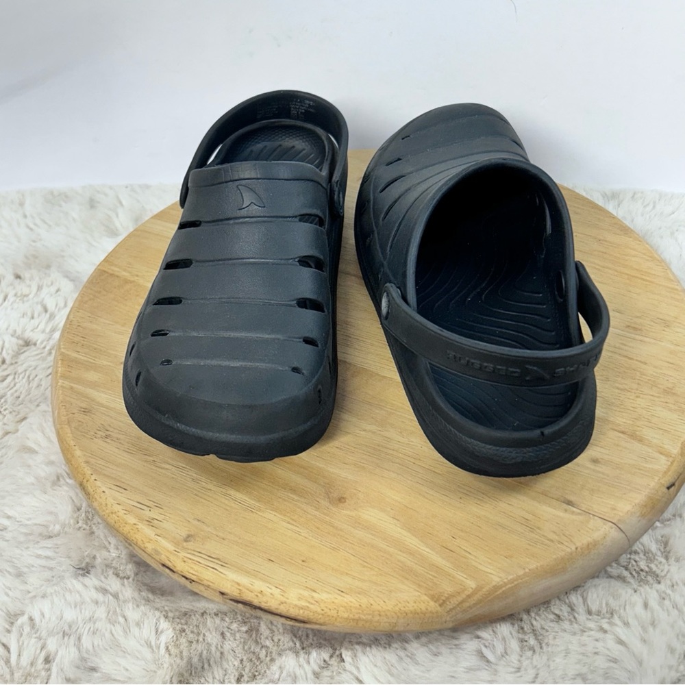 Black Slip-On Slippers with Ventilation